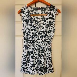 Women's sleeveless blouse